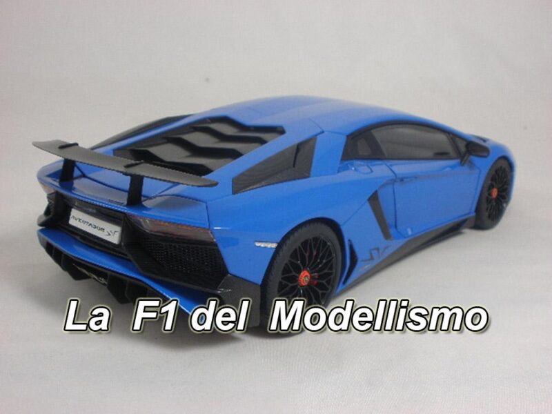 Bburago | Lamborghini Aventador LP 750-4 SV | Reproduction de Voiture Miniature à échelle 1/24 | Rouge | Jouet pour Enfant à Collectionner | B18-21079