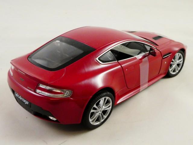 Aston Martin V12 Vantage Coupé Modellauto 1/36 Diecast Auto Modellauto im  Maßstab 1:36 Die Cast Auto Sammelobjekt Aston Martin -  Schweiz