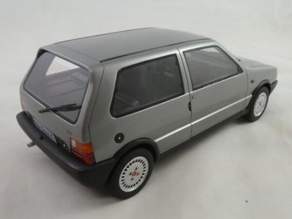 Mitica frappe fort avec une Fiat Uno Turbo I.E. 1/18 pas chère