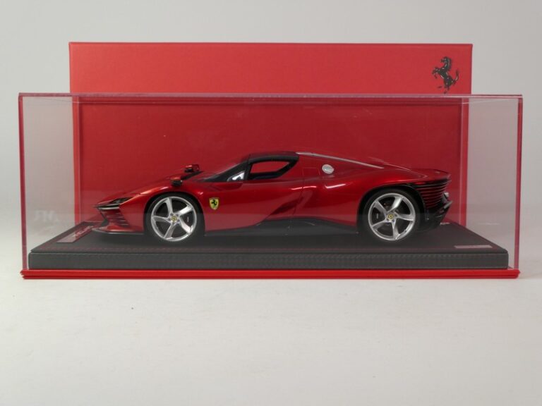 Miniature 1:18 Ferrari Daytona SP3 - MR Collection FE036C - Résine