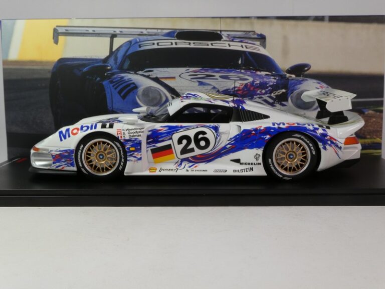 PORSCHE 911 GT1 1996 bleu métal o 1/18 UT Models voiture miniature de collection