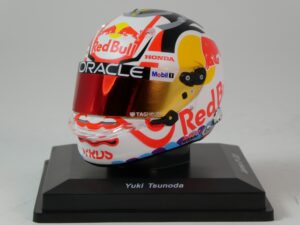 Helmet Yuki Tsunoda 2025