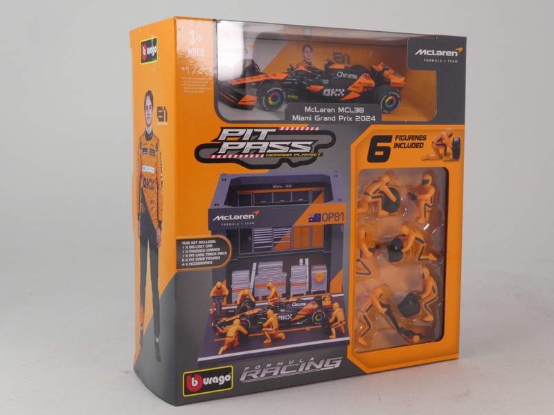 Mclaren MCL38 2024 + Garage & 6 Figurines - immagine 2
