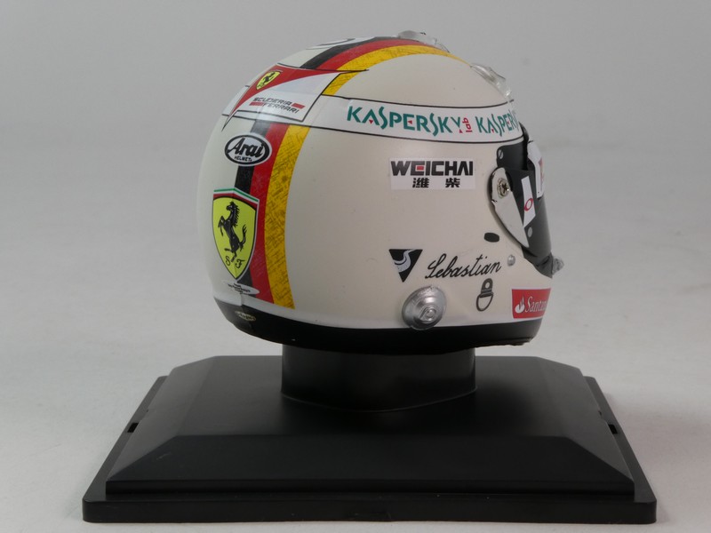 Helmet Sebastian Vettel 2015 - immagine 2