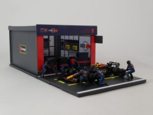 Red Bull RB20 2024 + Garage & 6 Figurines