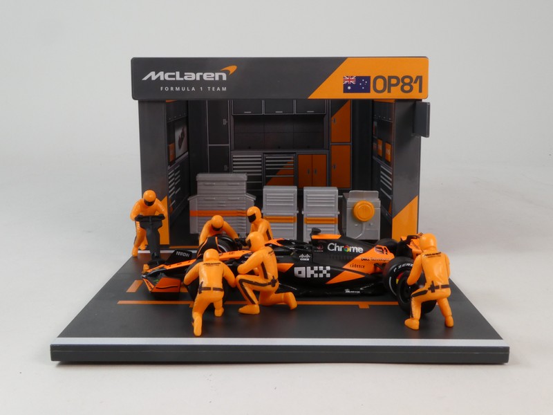 Mclaren MCL38 2024 + Garage & 6 Figurines - immagine 2