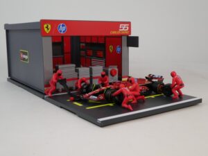 Ferrari SF-24 2024 + Garage & 6 Figurines