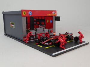 Ferrari SF-24 2024 + Garage & 6 Figurines