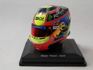 Helmet Oscar Piastri 2025