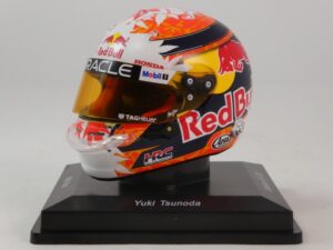 Helmet Yuki Tsunoda 2025