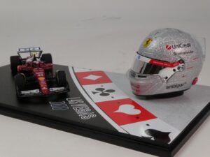 Set Ferrari SF-25 2025 + Helmet 1/5