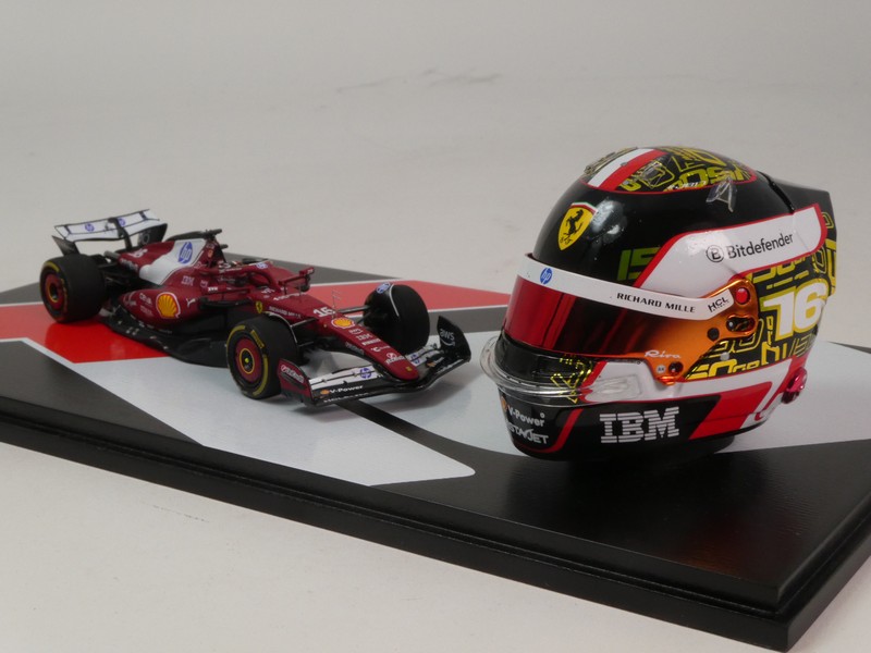 Set Ferrari SF-25 2025 + Helmet 1/5