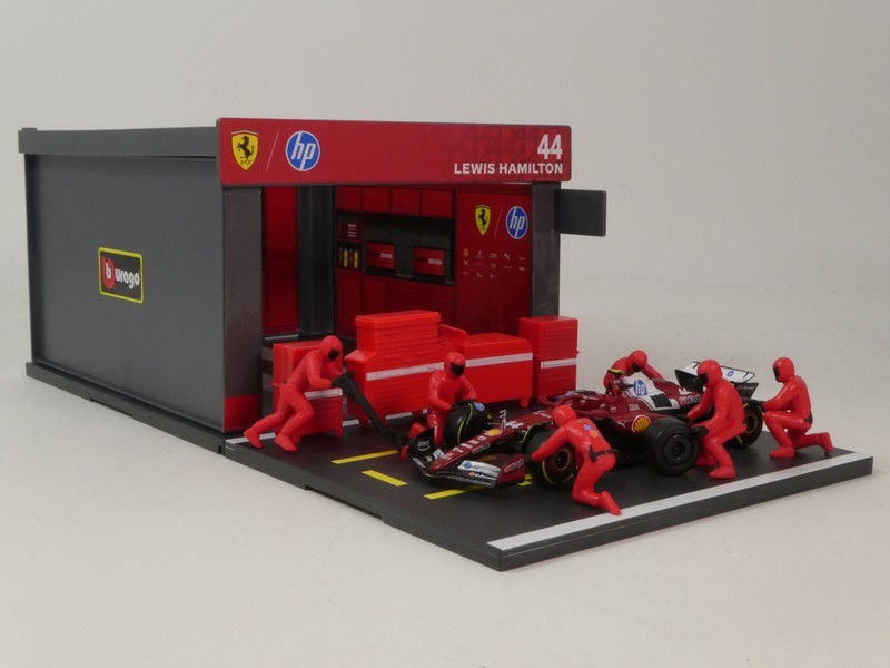 Ferrari SF-25 2025 + Garage & 6 Figurines - immagine 2