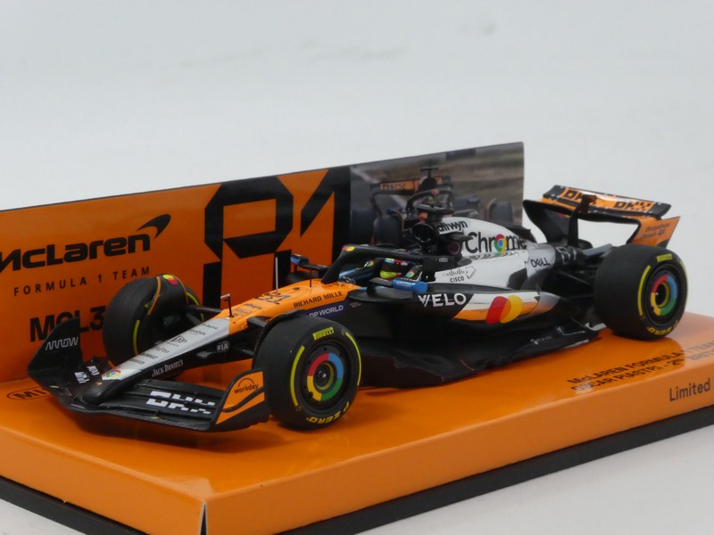 McLaren MCL39 2025