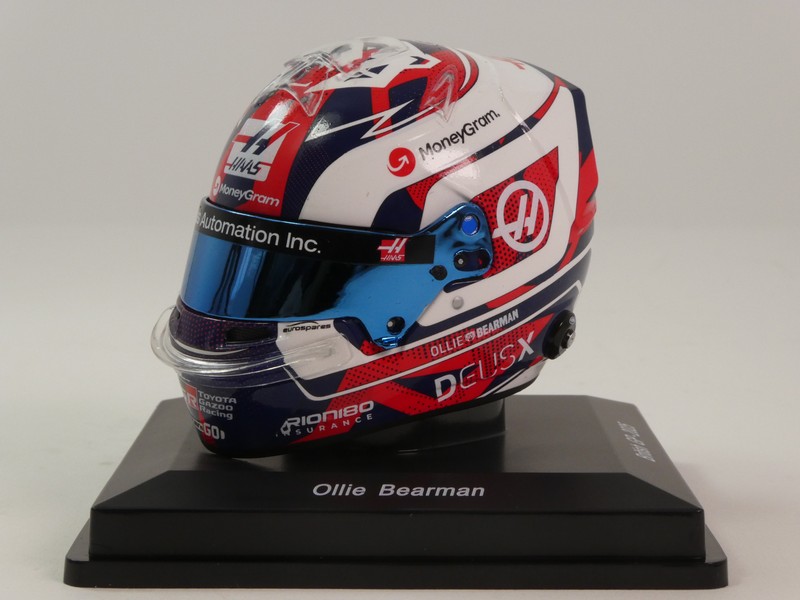Helmet Ollie Bearman 2025