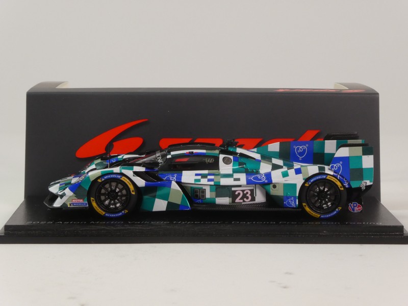Aston Martin Valkyrie Hypercar 2025 - immagine 3