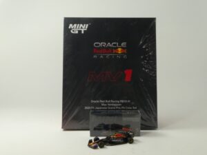 Red Bull RB19 2023 + Pit Crew Set