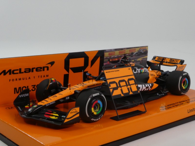 McLaren MCL39 2025