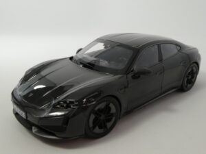 Porsche Taycan Turbo S 2024
